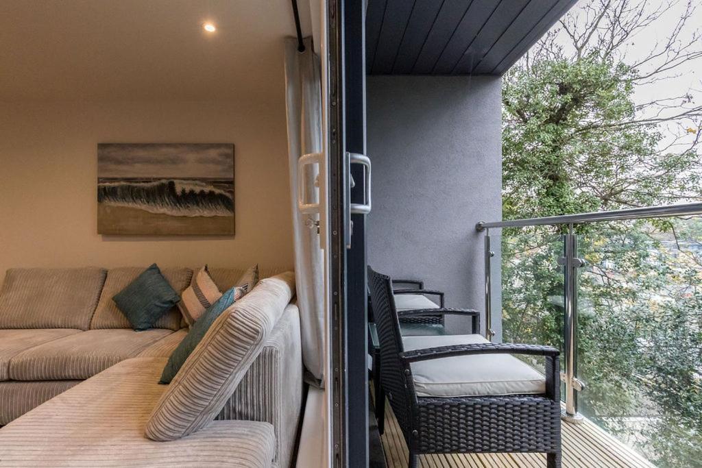 Stylish Town Centre Apartment, W Parking, Nr Beach Борнмут Экстерьер фото