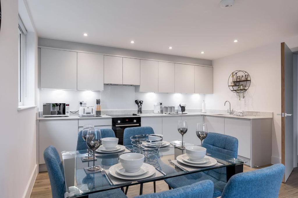Stylish Town Centre Apartment, W Parking, Nr Beach Борнмут Экстерьер фото