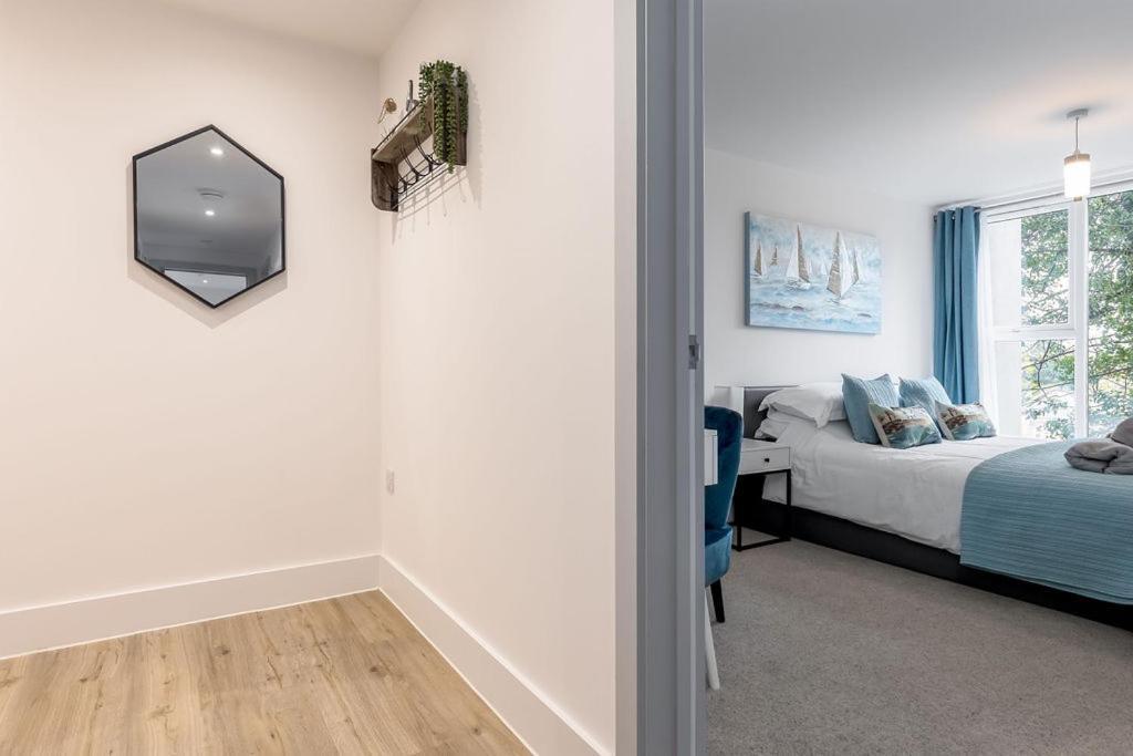 Stylish Town Centre Apartment, W Parking, Nr Beach Борнмут Экстерьер фото