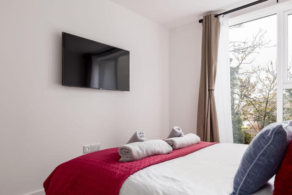 Stylish Town Centre Apartment, W Parking, Nr Beach Борнмут Экстерьер фото