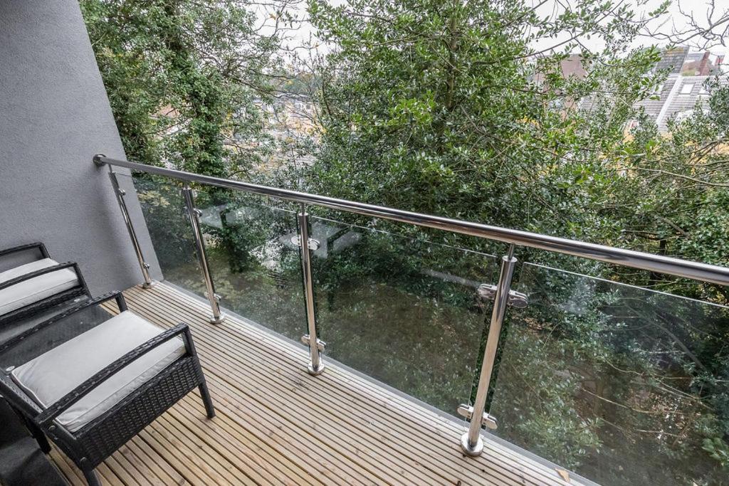 Stylish Town Centre Apartment, W Parking, Nr Beach Борнмут Экстерьер фото